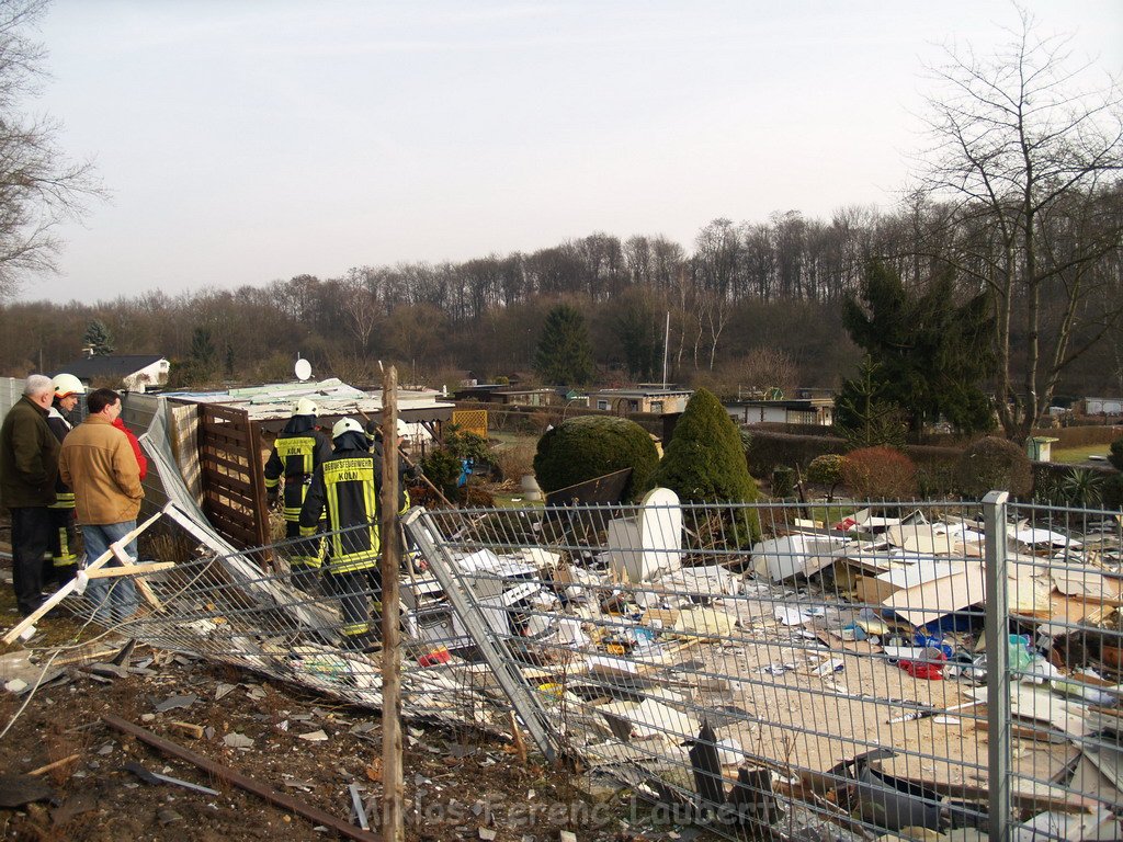 Gartenhaus in Koeln Vingst Nobelstr explodiert   P064.JPG